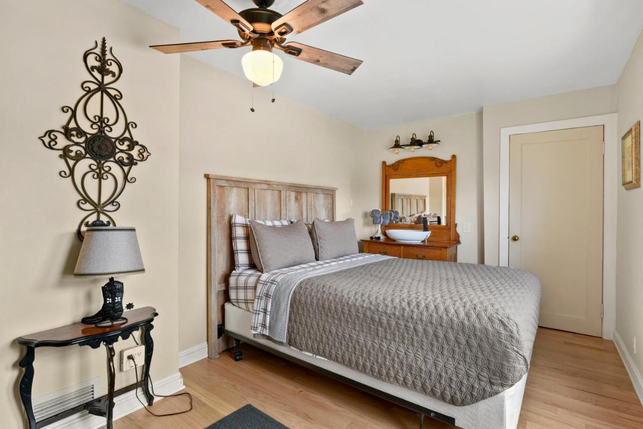 Garden City House With Hot Tub Colorado Springs Bagian luar foto