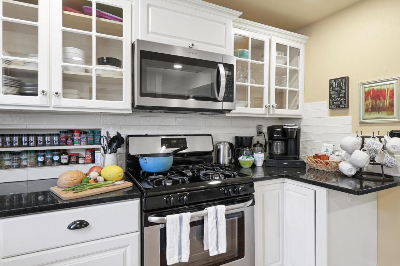 Garden City House With Hot Tub Colorado Springs Bagian luar foto