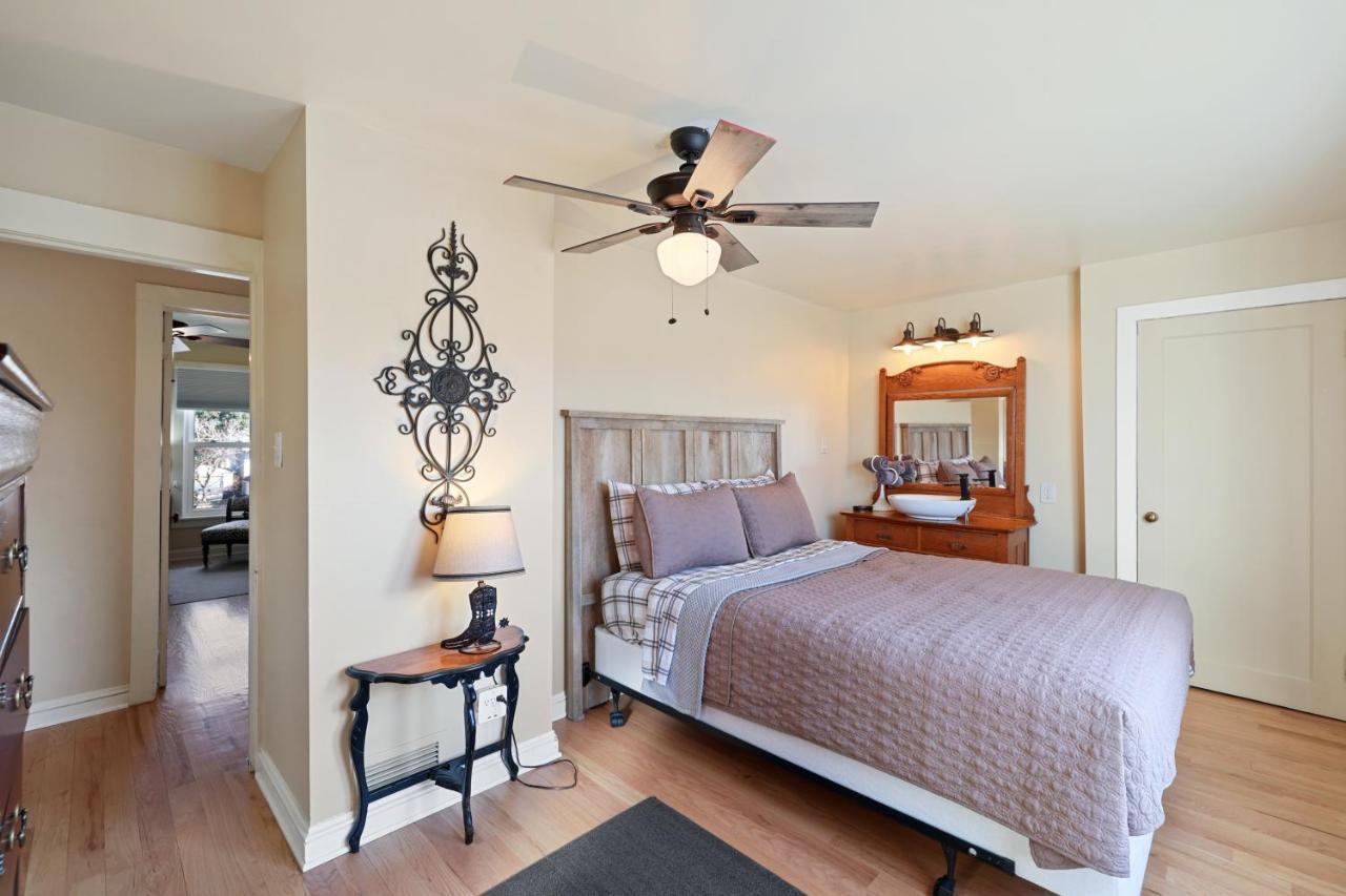 Garden City House With Hot Tub Colorado Springs Bagian luar foto