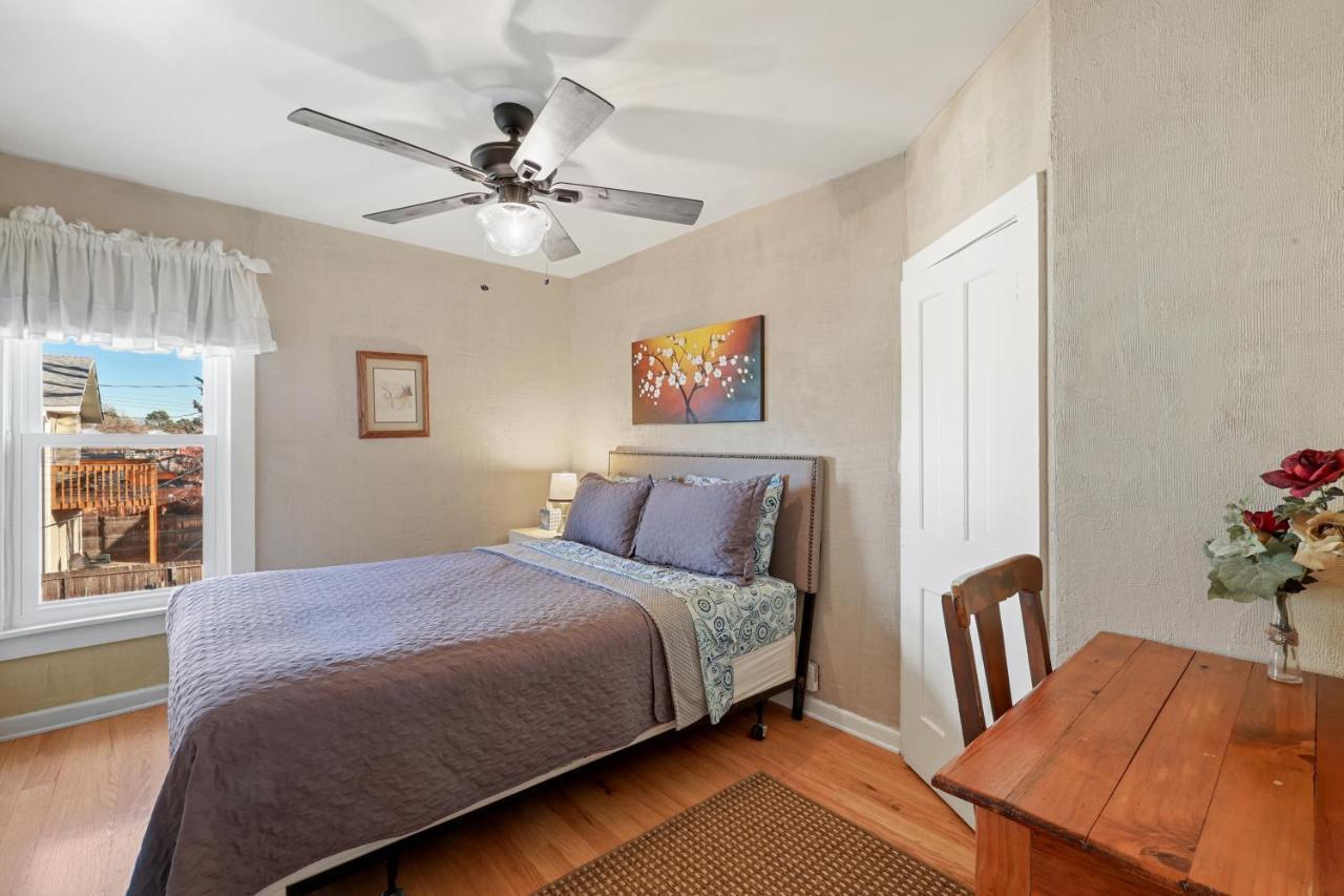 Garden City House With Hot Tub Colorado Springs Bagian luar foto